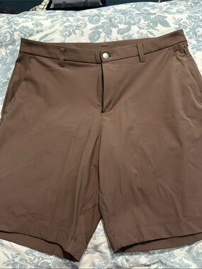 lululemon athletica Men's Brown Flat-Front Performance Shorts